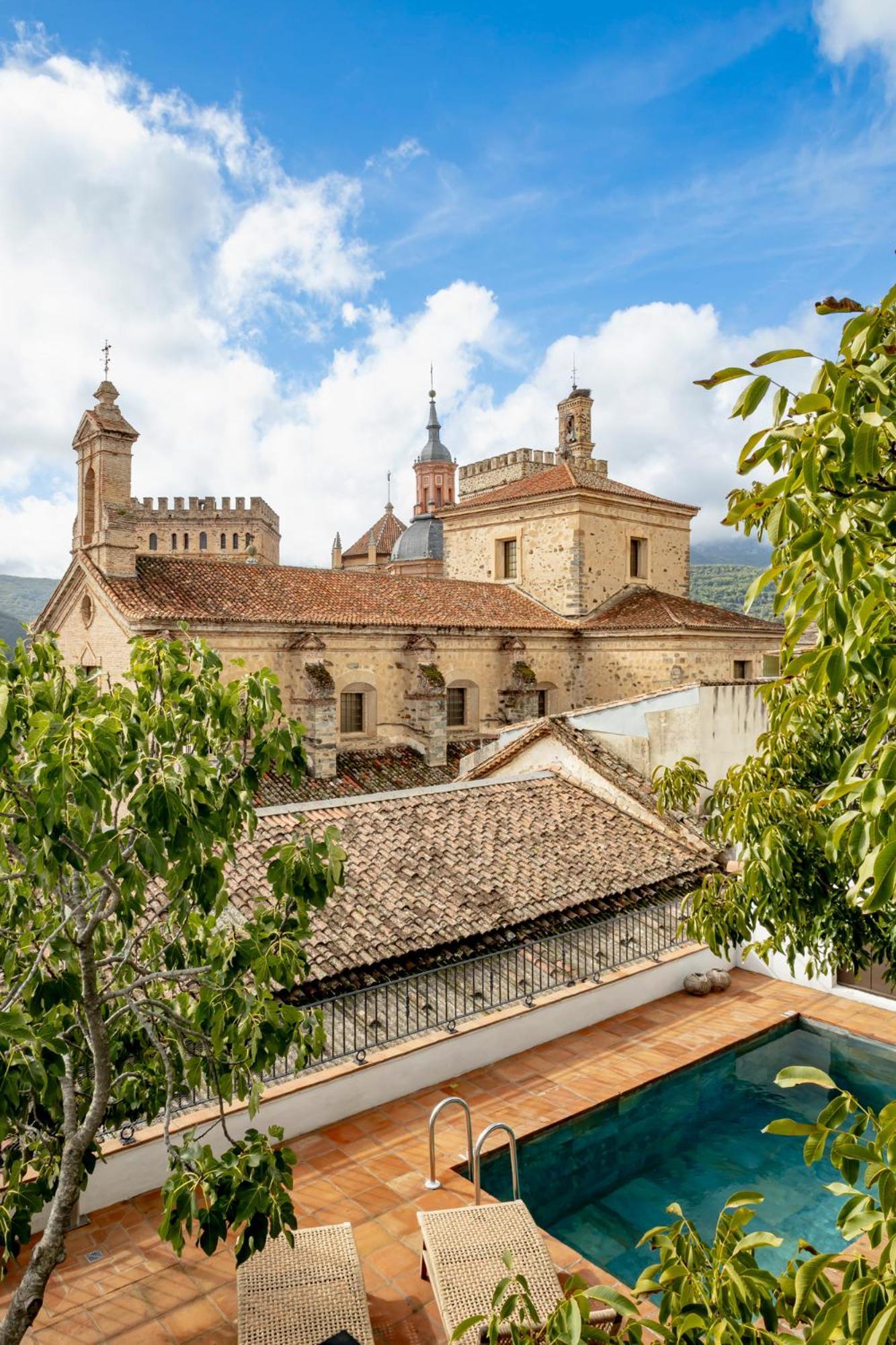 Apartamentos Turisticos El Patio Del Nogal Гвадалупе Экстерьер фото
